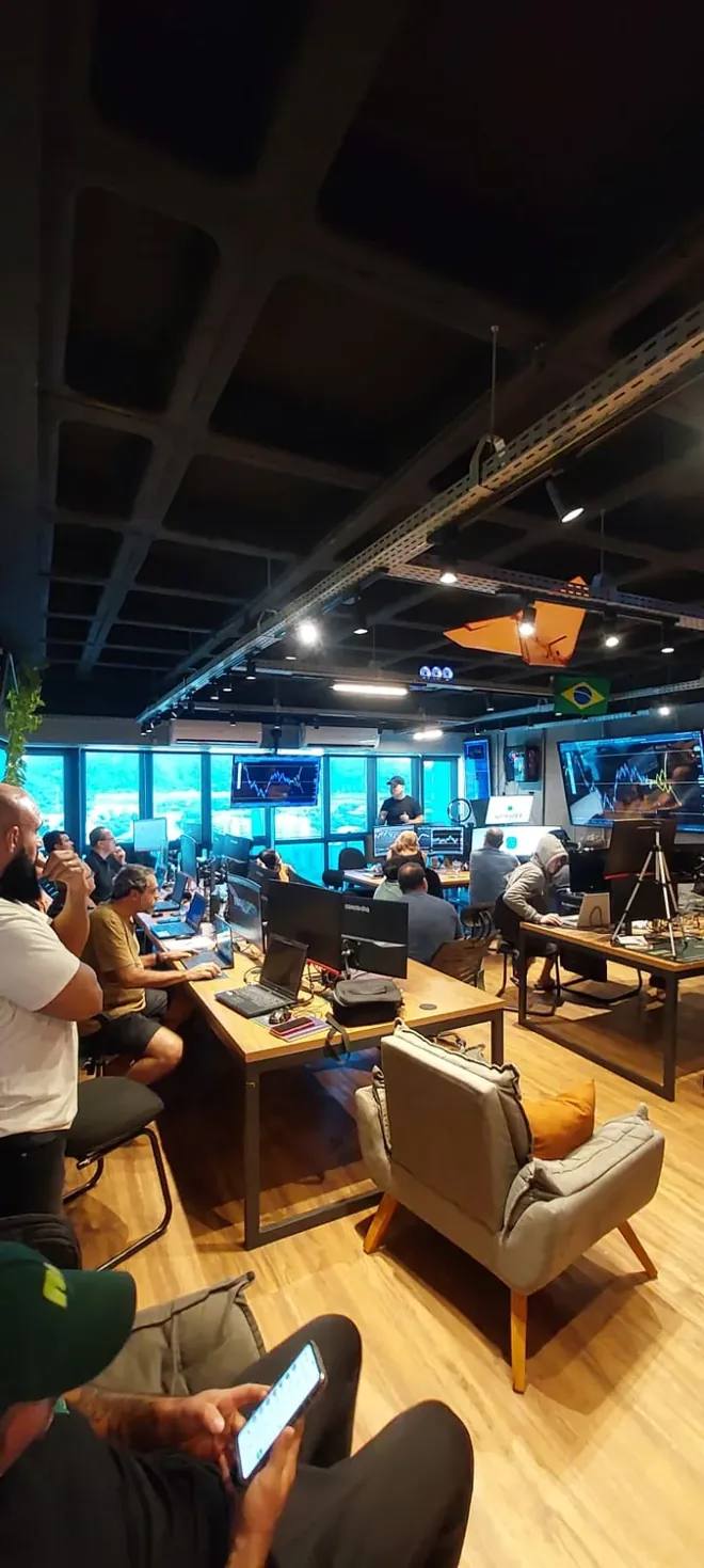 Poltronas e mesas do escrit&oacute;rio
